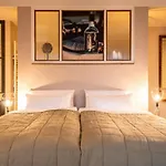 Hotel Papa Rhein - &