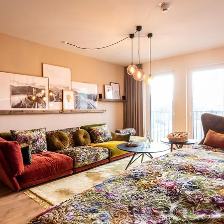 Hotel Papa Rhein - &