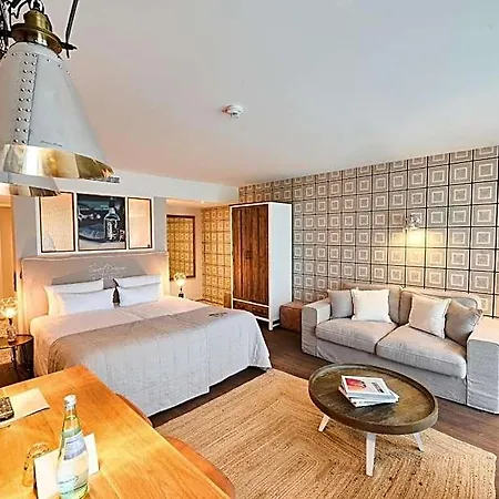 Hotel Papa Rhein - & 3*