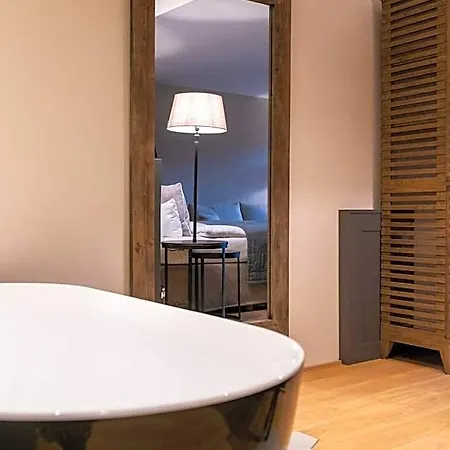 Hotel Papa Rhein - &