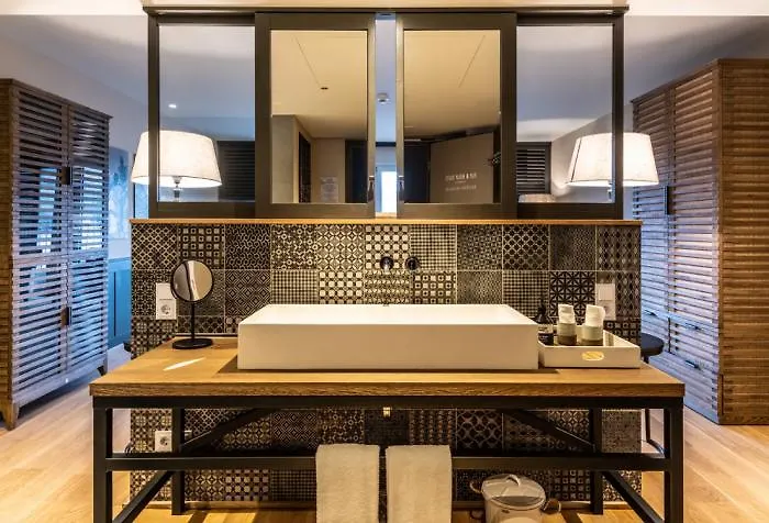 Papa Rhein - & מלון