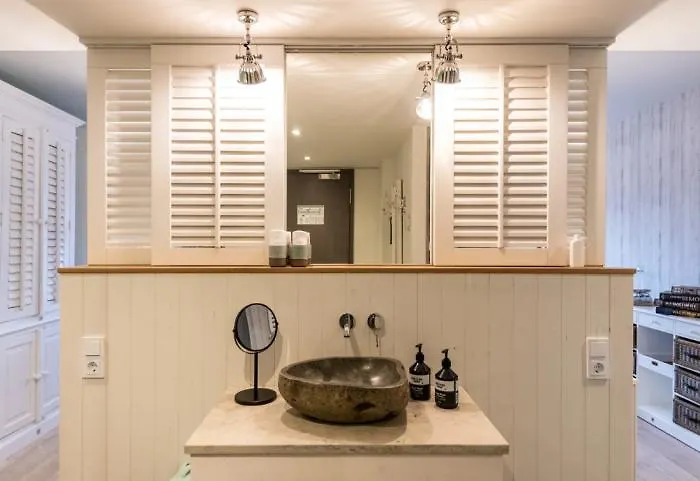 Papa Rhein - & מלון