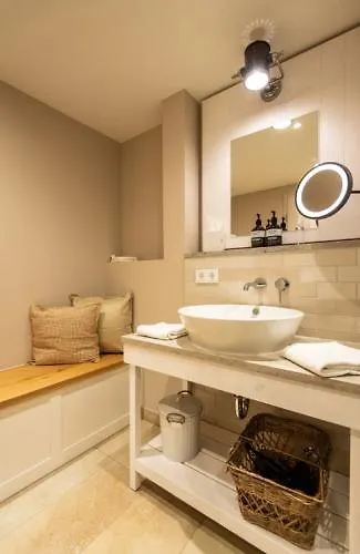 Papa Rhein - & מלון